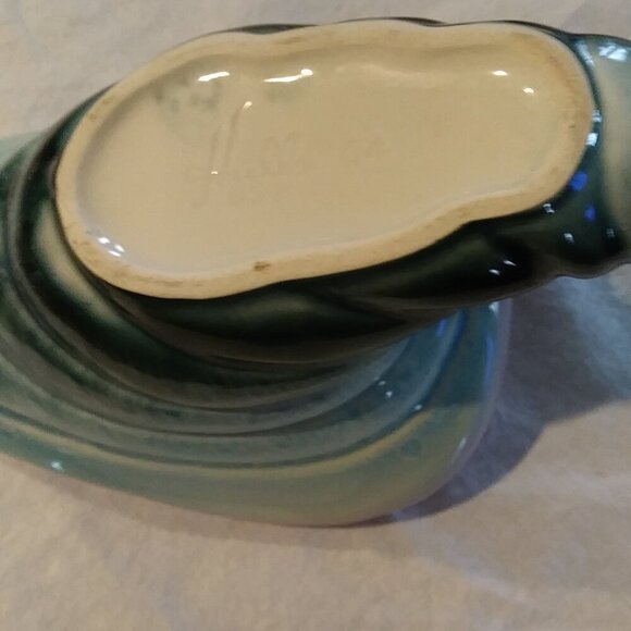 Vintage Regal Hull Pottery cornucopia vase/planter - Picture 8 of 11